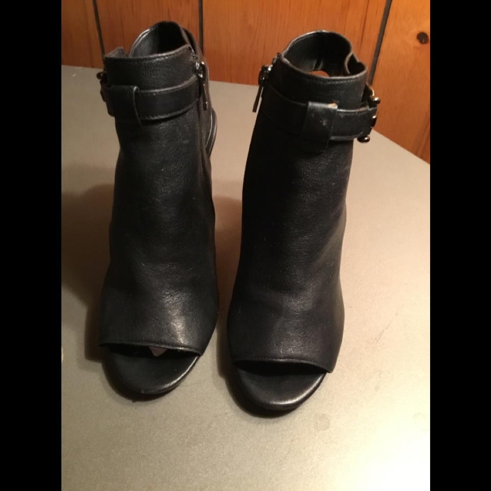 Coach leather ankle cut out with chunky heel  sandal SZ 6.5